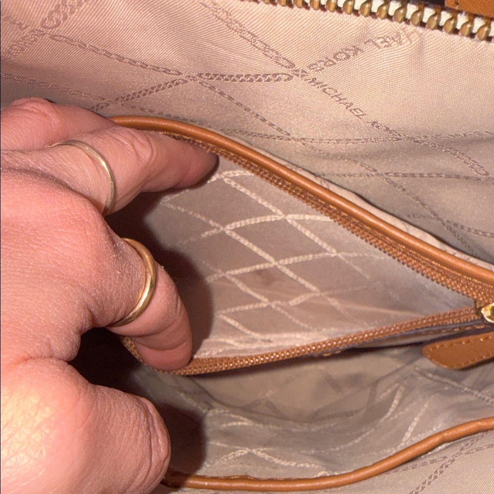 Michael Kors Rhea Medium Logo Backpack - Vanilla & Acorn|Like New - Picture 7 of 13